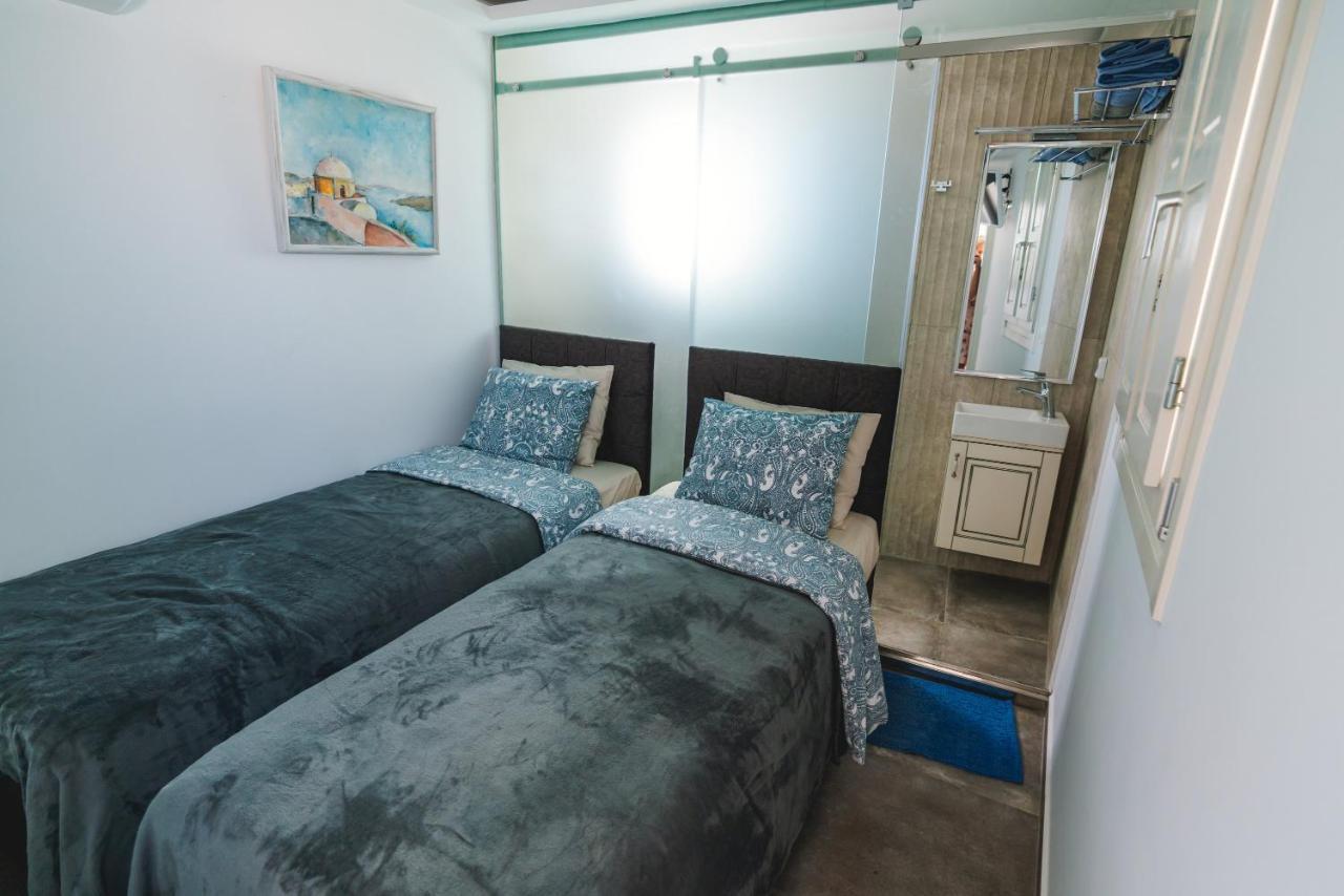 Appartamento Lux House With Outdoor Jacuzzi And Sea View In Santorini Emporio  Esterno foto